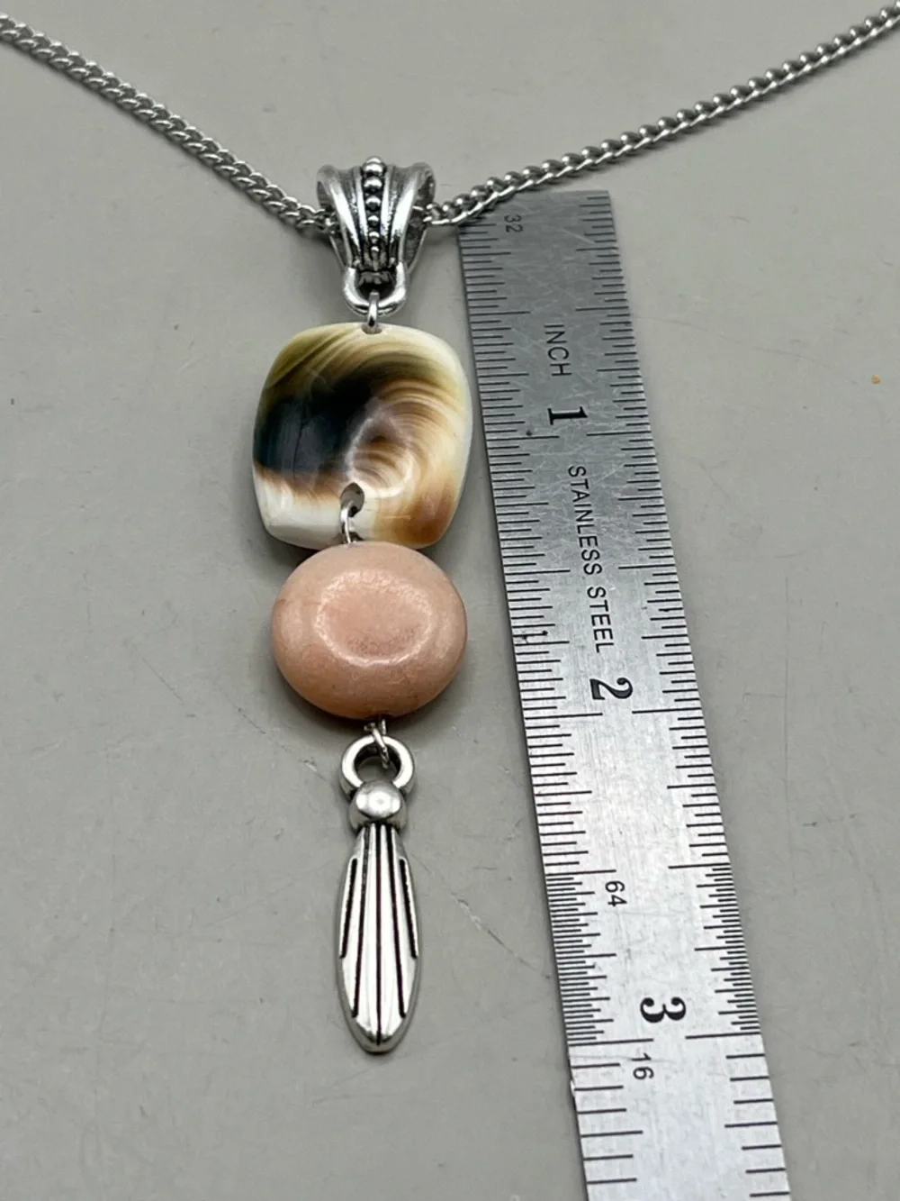 Shiva Shell Peach Jade Necklace Silver Tone Pendant Boho Gemstone Layering